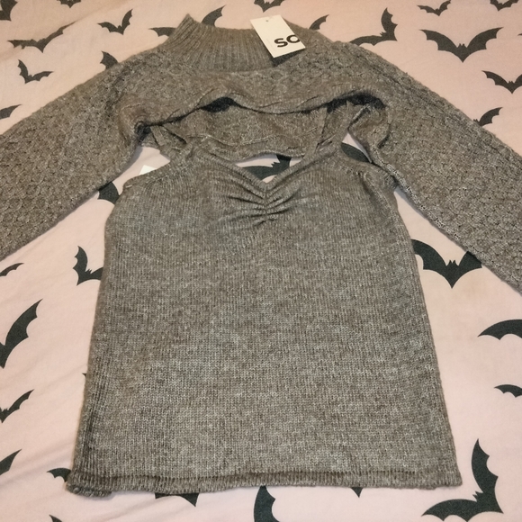 Women's Cropped Sweater Set - Picture 2 of 5